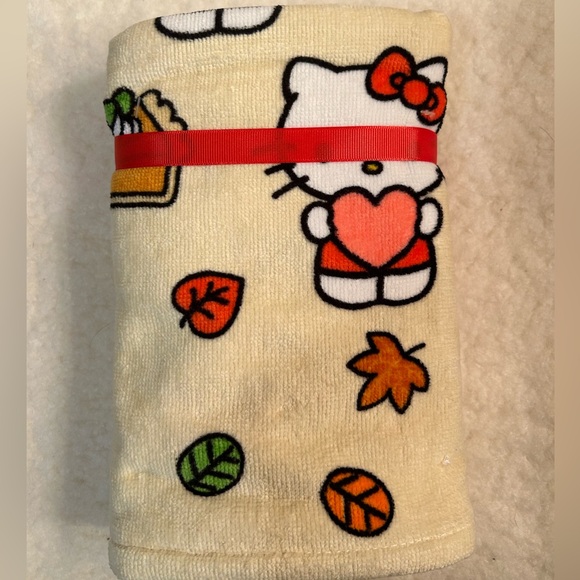 Hello Kitty Hand Towels set of 2 - Picture 3 of 3